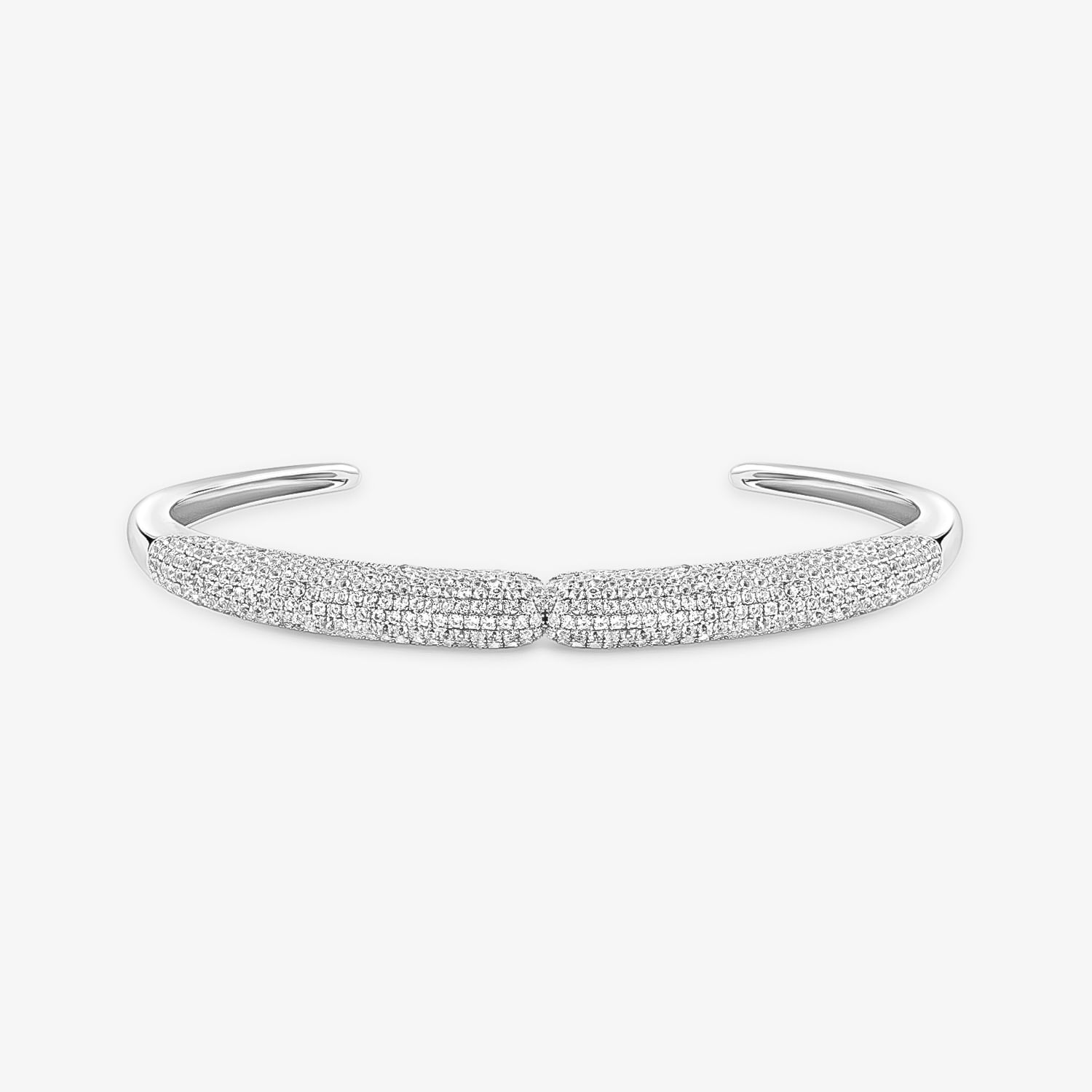 Pulseira prateada com detalhes de cristais em toda a extensão.
