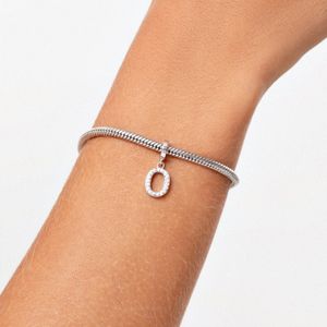 Charm Letra O Cravejado em Prata 925