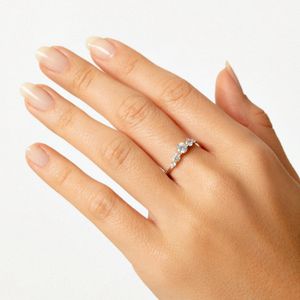 Anel Cravejado em Prata 925