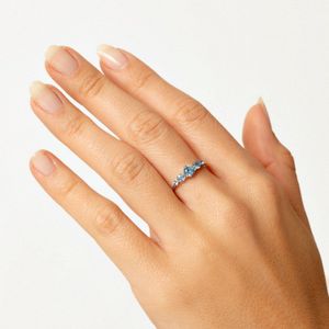 Anel Cravejado em Prata 925