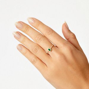 Anel com Esmeralda em Ouro Amarelo 18k