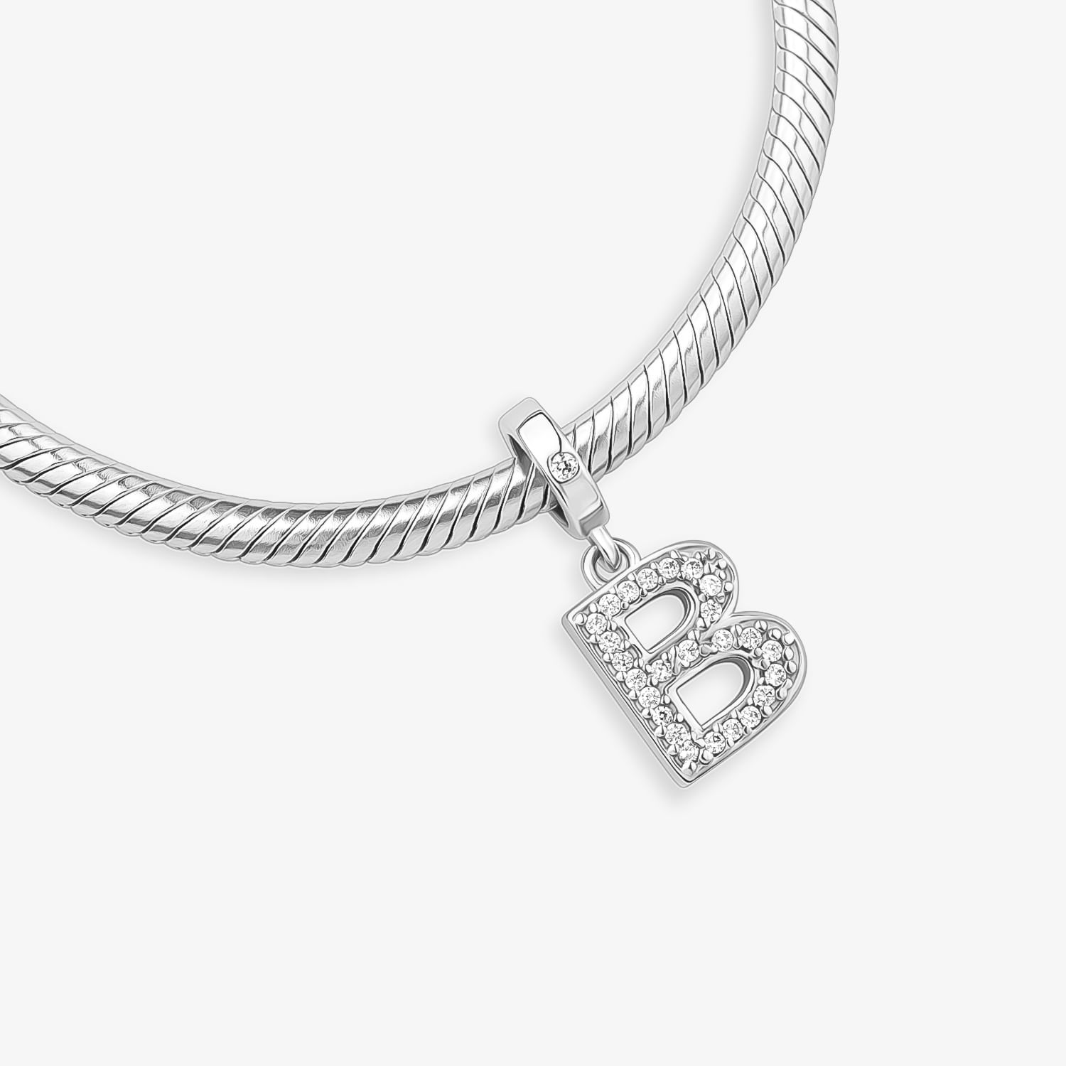 Charm Letra B Cravejado em Prata 925
