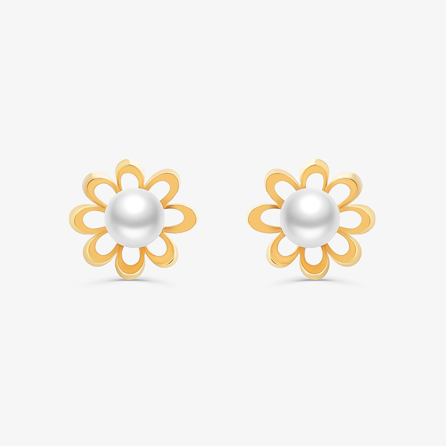 Brincos dourados com detalhes em forma de flor e uma pérola central.
